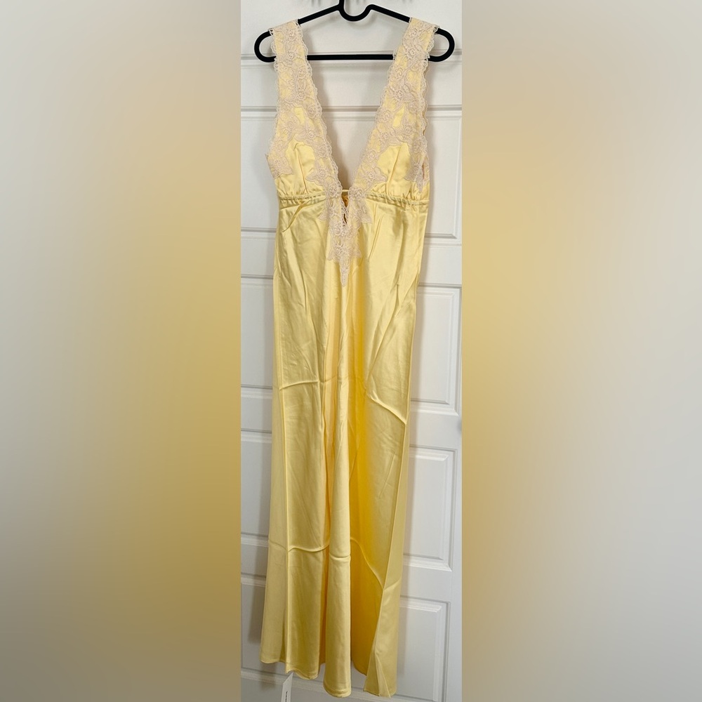 Rumored Yellow Maxi Dress with White Lace - Picture 6 of 10